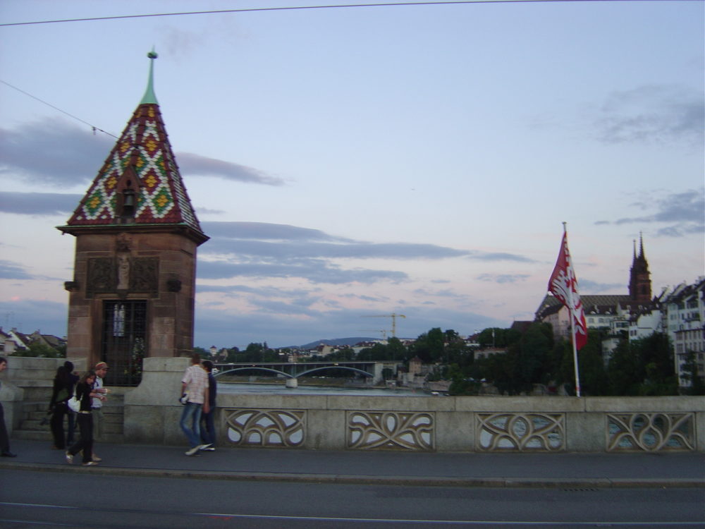 Basel, sua linda...a fonte era por aí perto...pena eu não ter a foto da situação!