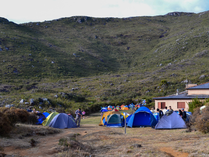 Área de camping no Pico da bandeira- Alto do caparaó em Minas Gerais