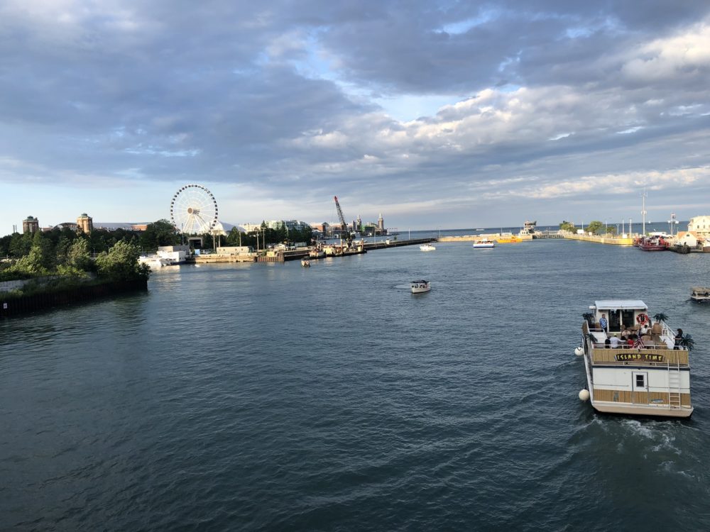 Navy Pier, visto do alto da ponte no lago Michigan