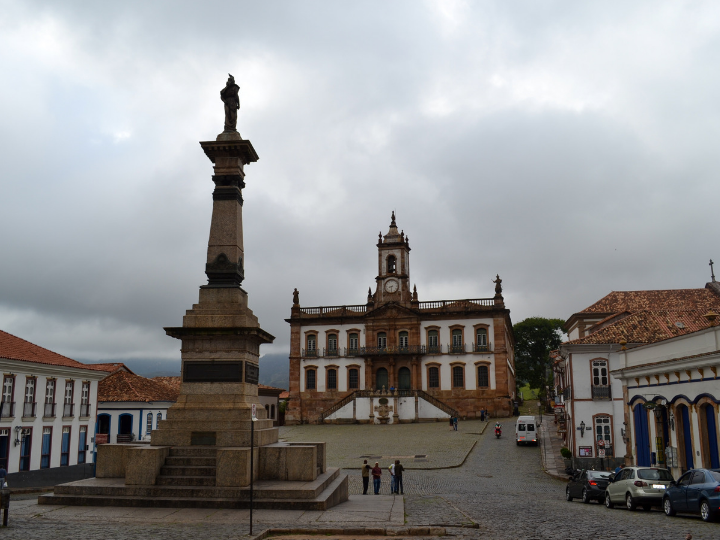 Praça Tiradentes e museu da Inconfidência em Minas Gerais.