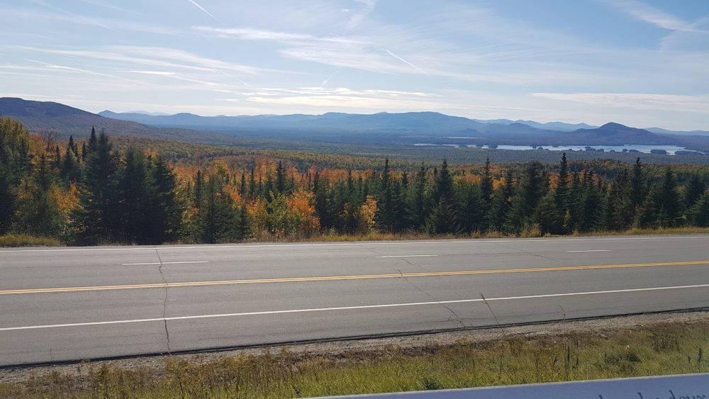 Estrada no Maine, pertinnho da fronteira com Québec