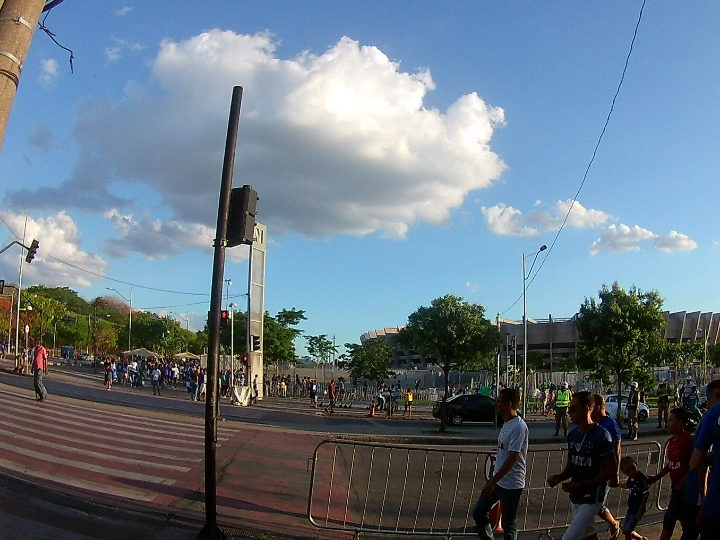 ruas próximas ao Mineirão em dia de jogo