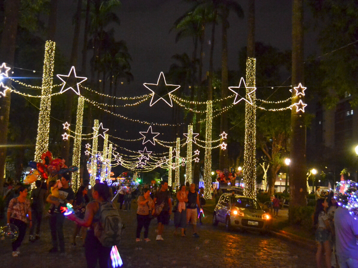 Praça da liberdade no Natal de Belo Horizonte