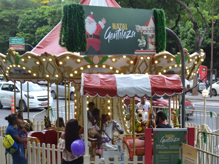 Carrossel da Gentileza na Porta da Prefeitura de Belo Horizonte.