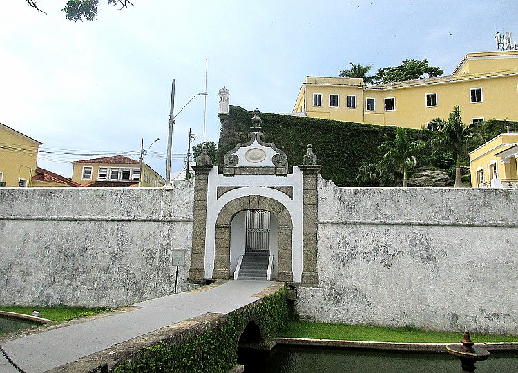 portão histórico Fortaleza de São João
