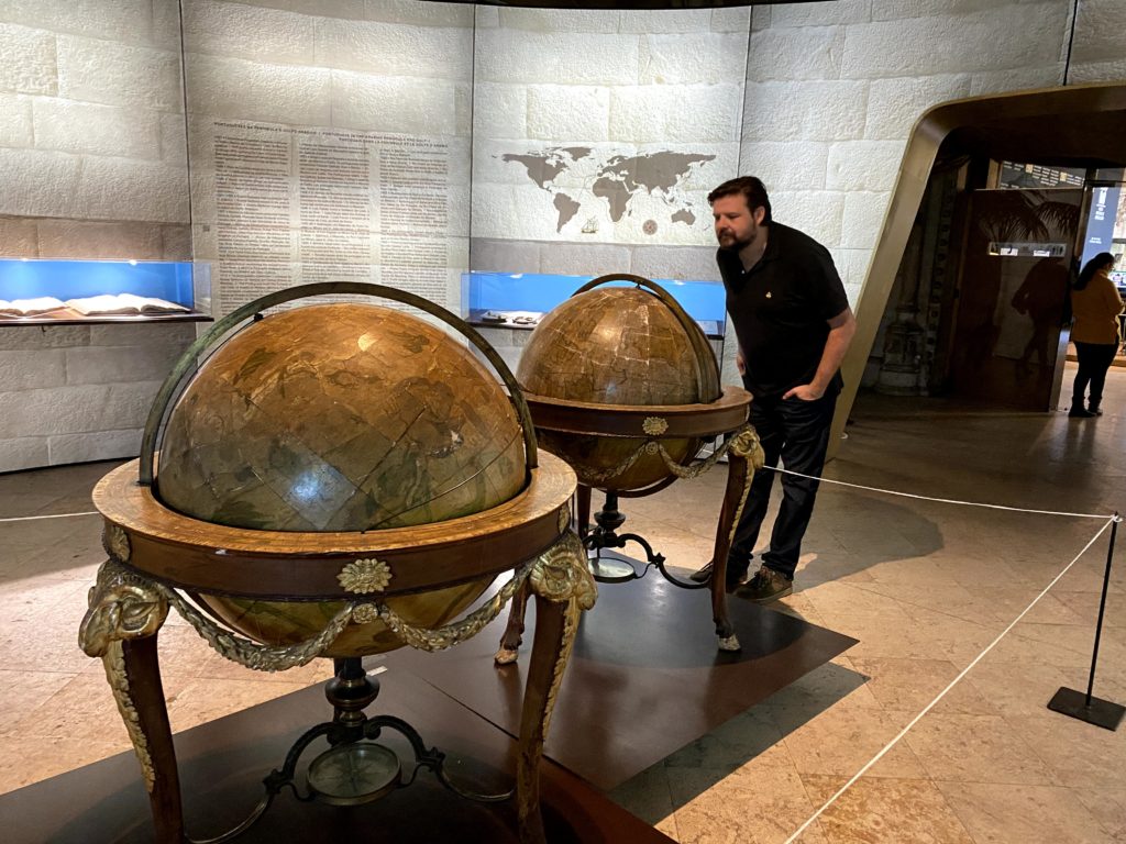globlos terrestres no museu arqueológico de lisboa