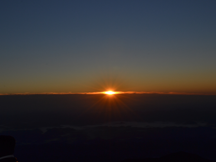 Pôr do sol no Pico da Bandeira em Minas Gerais.