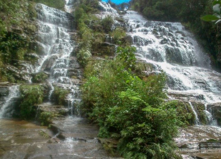 Cachoeira Véu da Noiva em Carrancas Minas Gerais