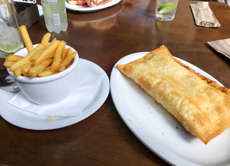 Pastelão paulista no mercadão de São Paulo