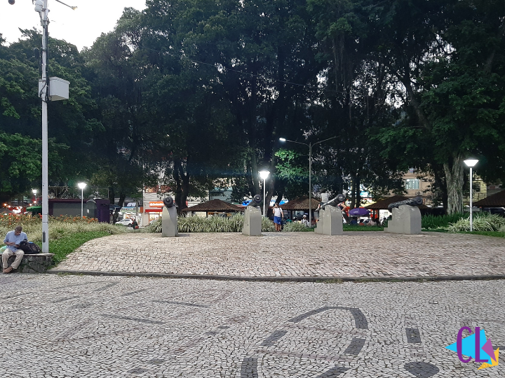 Canhões históricos na Praça Amaral Peixoto