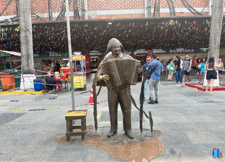 Estátua luiz gonzaga feira de são cristóvão