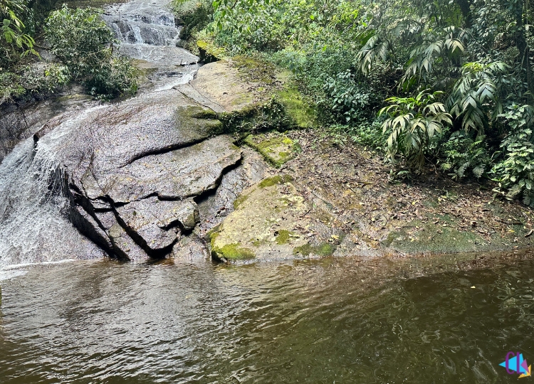 Cachoeira das muralhas alcantilado